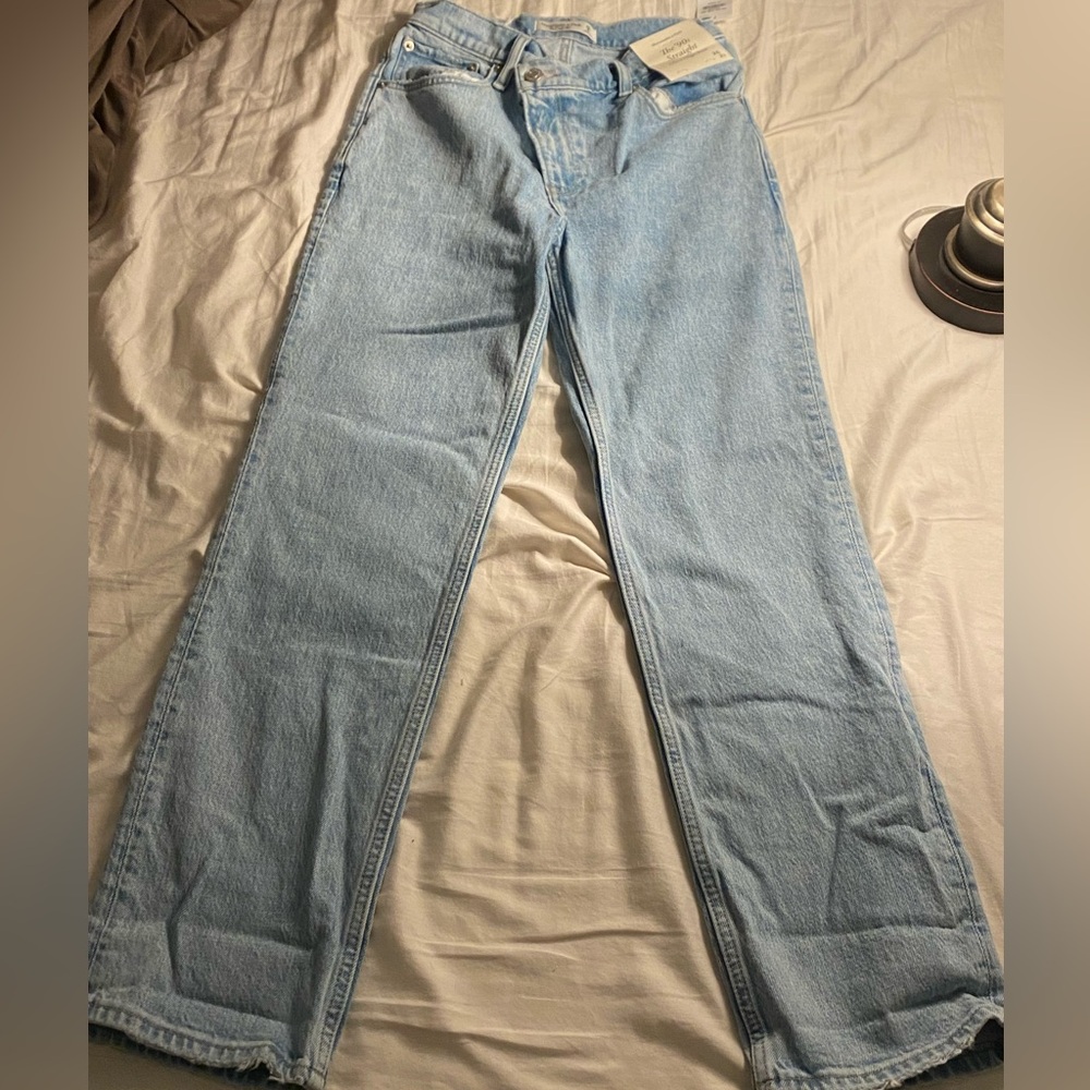 NWT Abercrombie & Fitch The ‘90s Straight Jean Ultra High Rise 26 Short